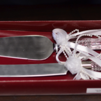 Main Image of Crystal Wedding Cake Serving Set