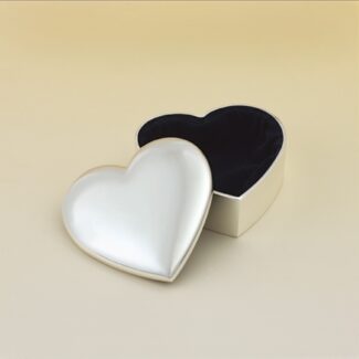 Main Image of Heart-shaped jewelry box.